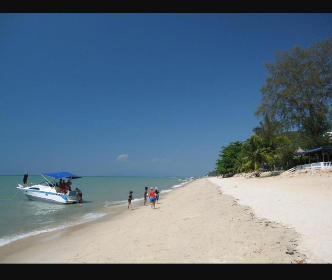 By The Sea Batu Ferringhi Beach Front Apartment Suite Экстерьер фото